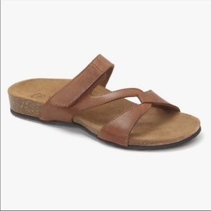 Vionic Pamplona Tan Leather Sandals